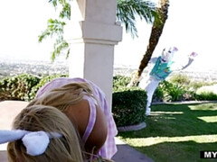 Gros cul, Blonde, En levrette, Faciale, Hard, Talons, Léchez, String