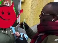 Schwarz, Blondine, Blasen, Vollbusig, Spermaladung, Kehlenfick, Deutsch