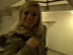 Amateur, Chica, Rubia, Coche, Corridas faciales, Al aire libre, Pov, Público