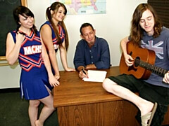 18 jahre, Grosser arsch, Grosser schwanz, Handjob, Lecken, Masturbation, Dürr, Jungendliche (18+)