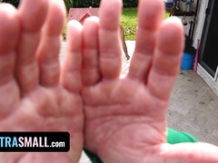 18 ans, Plantureuse, Queue, Seins naturels, Petite femme, Rugueux, Adolescente, Nénés