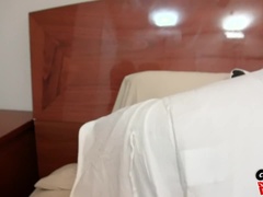 Amateur, Chambre à dormir, Brunette brune, Couple, En levrette, Masturbation, Seins naturels, Chatte