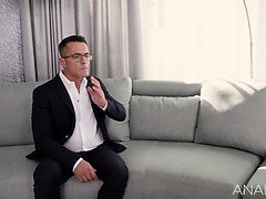 In den arsch, Blondine, Geile alte tussi, Hd, Ehemann, Geld, Stiefmutter, Ablutschen