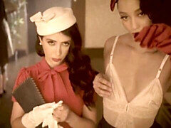 18 jaar, Grote kont, Grote lul, Pijpbeurt, Bruinharig, Hondjeshouding, Tiener, Tieten likken