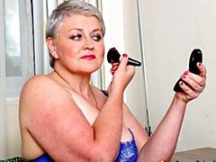 ぽっちゃり, デカ尻, デカパイ, ぽちゃ, 指いじり, オナニー, ショートヘア, ストリッピング