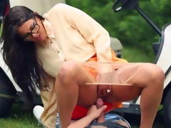 Cul, Gros seins, Club, Tir de sperme, Lunettes, Public, Jupe, Nénés