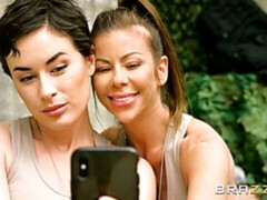 69 negenenzestig, Kont, Grote mammen, Zoenen, Lesbisch, Likken, Strippen, Tieten likken