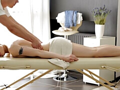 Grosser arsch, Blondine, Blasen, Massage, Natürlichen titten, Kurzes haar, Jungendliche (18+), Titten