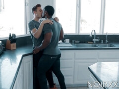 黒人, フェラチオ, イく瞬間, ゲイ, Hd, 異人種間, キッチン, 筋肉