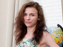 Grote lul, Pijpbeurt, Bruinharig, Hondjeshouding, Ondergoed, Natuurlijke tieten, Slipje, Tiener