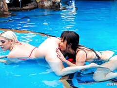 Большая жопа, Большие сиськи, Лесбиянка, Лизание, Мастурбация, Милф, Бритые, Стриптизерша