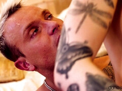 Sucer une bite, Hard, Talons, Léchez, Masturbation, Chatte, Tatouage, Nénés