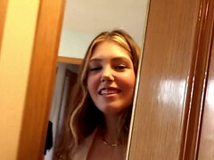 18 ans, Cul, Gros cul, Gros seins, Sucer une bite, Tir de sperme, Naturelle, Seins naturels