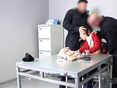 Pijpbeurt, Gevangen, Diep in de keel, Twee staartjes, Politie, Tiener, Trio, Uniformpje