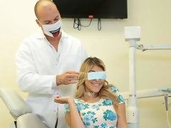 デカ尻, ブロンド, フェラチオ, イく瞬間, 医者, ダブル開発, 手コキする, 3p男男女