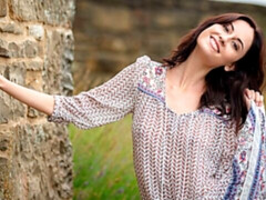 Leie, Arsch, Braunhaarige, Fingern, Zierlich, Kurzes haar, Entkleiden, Titten