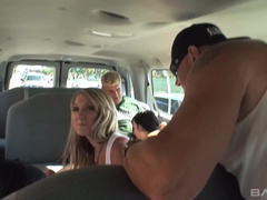 Blondine, Braunhaarige, Spermaladung, Aufs gesicht abspritzen, Gruppe