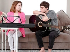 Verga grande, Mamada, Tetas naturales, Afeitado, Cabello corto, Flaco, Adolescente, Tetas