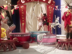 In den arsch, Arschlecken, Grosse titten, Dildo, Fingern, Lesbisch, Lecken, Spielzeuge