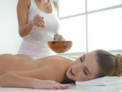 Linda, Besar, Lesbiana, Lamidas, Masaje, Masturbación, Estriptis, Tatuaje