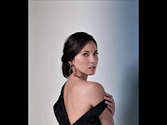 Asiatique, Bikini, Brunette brune, Célébrité, Lingerie, Masturbation, Nénés