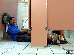 Sucer une bite, Brunette brune, Tir de sperme, Queue, Fétiche des pieds, Hd, Suçant