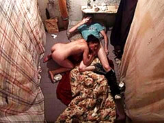 Blonde, Sucer une bite, Brunette brune, En levrette, Groupe, Branlette thaïlandaise, Orgie, Pute