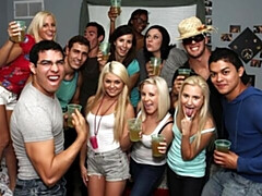 18 ans, Grosse bite, Gros seins, Blonde, Sucer une bite, En levrette, Maigrichonne, Adolescente