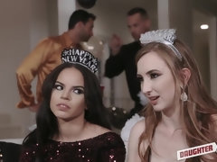 Chica, Mamada, Morena, Cuadrupleta, Tetas naturales, Fiesta, Estrella porno, Pelirrojo