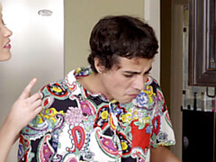 Blasen, Braunhaarige, Handjob, Höschen, Muschi, Rasiert, Schlucken, Titten