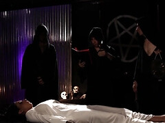 Anaal, Bondage discipline sadomasochisme, Pijpbeurt, Dichtbij, Sperma in mond, Dubbele penetratie, Groepseks, Pornster