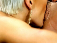 Rondborstig, Keuken, Lesbisch, Likken, Kut duiken, Mager, Tiener, Speelgoed