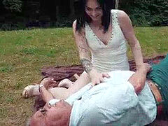 Sucer une bite, Brunette brune, Léchez, Orgasme, De plein air, Chatte, Adolescente