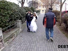 Blond, Brijd, Man die toekijkt, Hondjeshouding, Europees, Ruw, Tiener, Vrouw