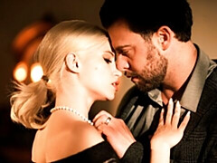 Grosse bite, Sucer une bite, En levrette, Seins naturels, Cheveux courts, Maigrichonne, Adolescente, Nénés