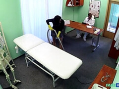 Cul, Sucer une bite, Médecin, En levrette, Doigter, Bureau, Pov, Uniforme