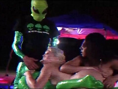 Blond, Bruinharig, Rondborstig, Hondjeshouding, Sperma in gezicht, Strak, Tieten likken, Vrouw