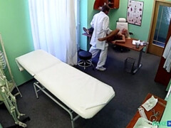 Sucer une bite, Couple, Éjaculation interne, Médecin, Doigter, Bureau, Chatte, Voyeur