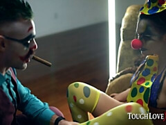 Gros cul, Grosse bite, Sucer une bite, Brunette brune, En levrette, Poilue, Chatte