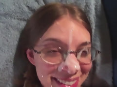 Leie, Blasen, Braunhaarige, Spermaladung, Aufs gesicht abspritzen, Selbstgemacht, Jungendliche (18+), Titten