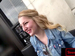 Enthousiasteling, Anaal, Pijpbeurt, Sperma shot, Eerste keer, Buiten, Openbaar, Speelgoed