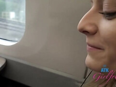 Culo grande, Rubia, Penetracion con dedos, Al aire libre, Afeitado, Ducha, Tatuaje, Tetas