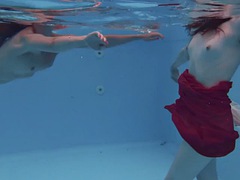 Фетиш, Бассейн, Порнозвезда, На публике, Русские, Молоденькие, Сиськи, Под водой