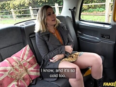 Culo grande, Rubia, Coche, Estilo perrito, Pajear, Lamidas, Al aire libre, Tatuaje