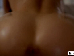 Gros seins, Sucer une bite, Gorge profonde, Jeunes transsexuelles thaïlandaises, Fille latino, Léchez, Chatte, Transsexuelle