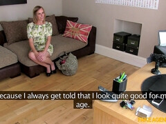 Amateur, Sucer une bite, Tromperie, Léchez, Masturbation, Bureau, Chatte, Plan cul à trois