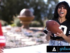 Tetas grandes, Universidad, Hd, Besar, Lesbiana, Al aire libre, Bragas, Adolescente