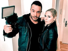 Grote lul, Blond, Pijpbeurt, Hondjeshouding, Logement, Masturbatie, Moeder die ik wil neuken, Geld