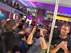 Tussi, Grosse titten, Blondine, Fingern, Hd, Lesbisch, Öffentlich, Spanisch