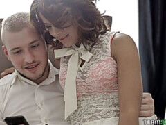 Arsch, Blondine, Blasen, Handjob, Küssen, Dürr, Tätowierung, Jungendliche (18+)